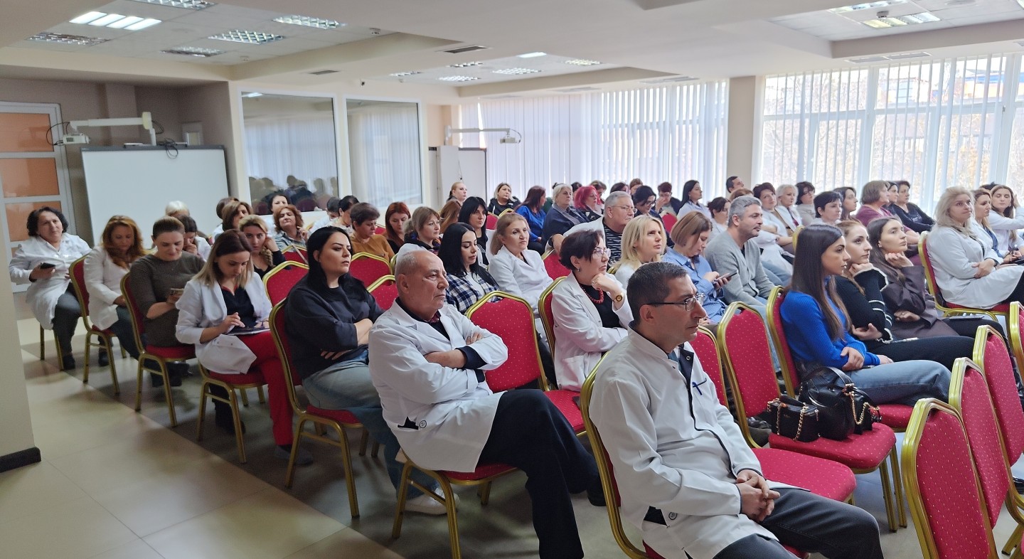 Բուժաշխատողների էթիկայի թեմայով ԻՀԱԿ դասընթացը՝ լուսանկարներով